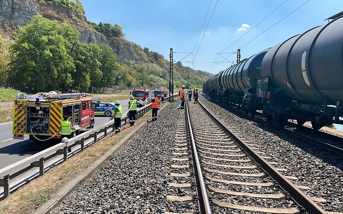 Ein Zug mit heiß gelaufenen Bremsen Ein Zug mit heiß gelaufenen Bremsen