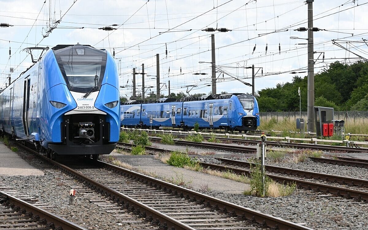 Zwei moderne Nahverkehrstriebzuege vom Typ Siemens Mireo Copyright Go Ahead Bayern Fotograf Winfried Karg jpg Zwei moderne Nahverkehrstriebzuege vom Typ Siemens Mireo Copyright Go Ahead Bayern Fotograf Winfried Karg jpg