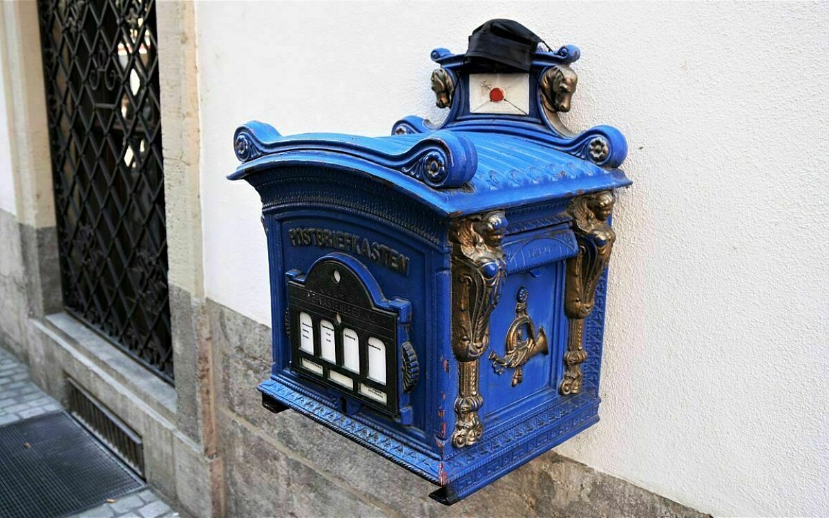 Ein alter Briefkasten Ein alter Briefkasten