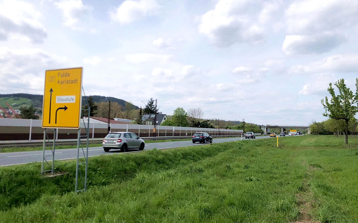 Die B 27 bei Thüngersheim vor der Vollsperrung Die B 27 bei Thüngersheim vor der Vollsperrung