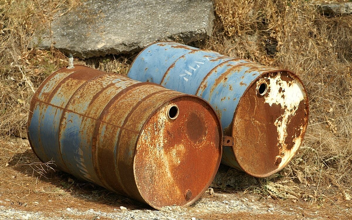 Symbolbild zwei Fässer Symbolbild zwei Fässer