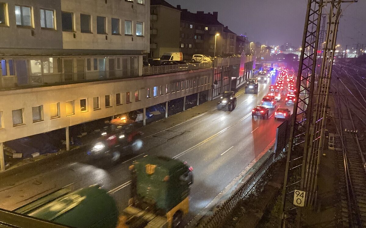 Bauern demonstrieren auf der Würzburger Nordtangente Bauern demonstrieren auf der Würzburger Nordtangente