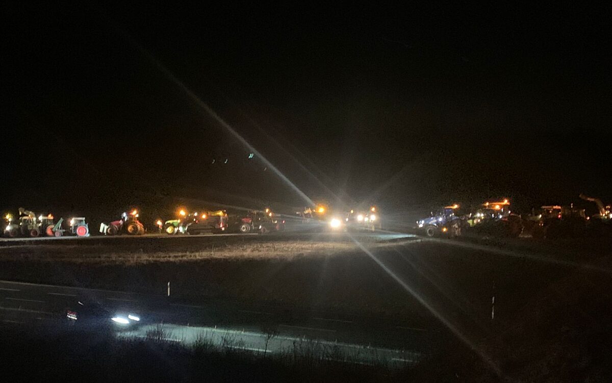 Traktoren nehmen am Landwirte-Protest teil Traktoren nehmen am Landwirte-Protest teil