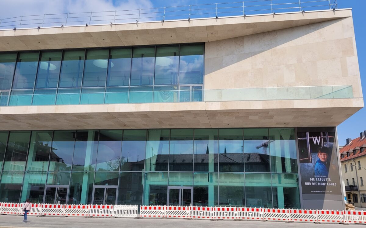 Das Mainfrankentheater in Würzburg von außen Das Mainfrankentheater in Würzburg von außen