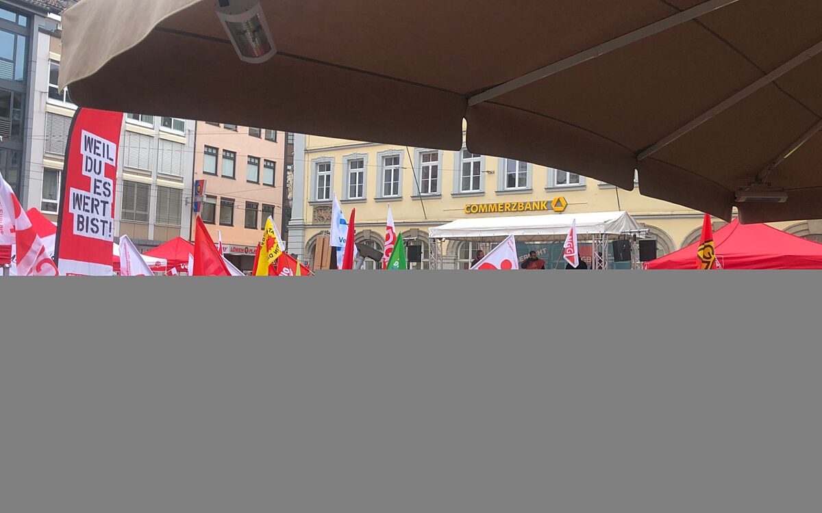 Teilnehmer der DGB-Demo am 12.11.2022 in Würzburg Teilnehmer der DGB-Demo am 12.11.2022 in Würzburg