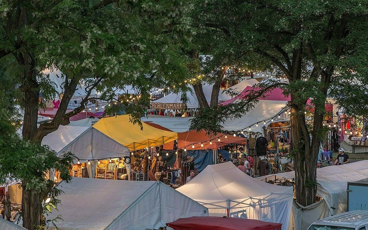 Der bazar auf dem africa festival jpg Der bazar auf dem africa festival jpg