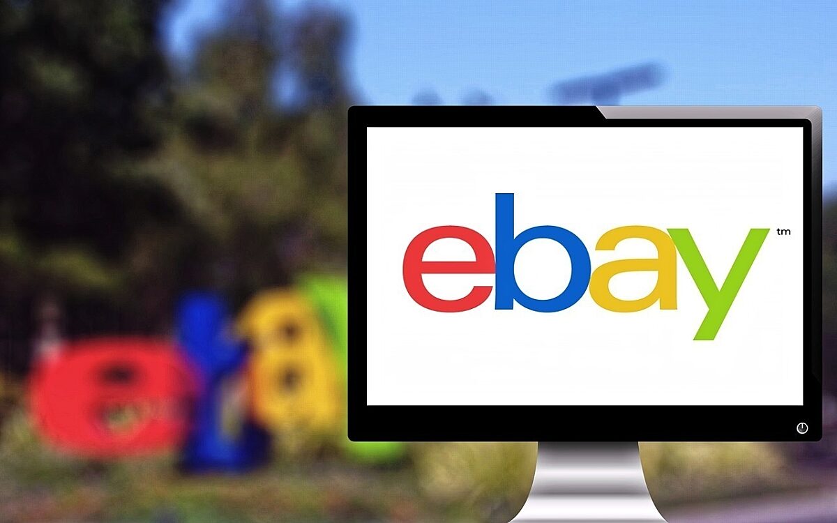 Ein PC mit dem ebay Logo Ein PC mit dem ebay Logo