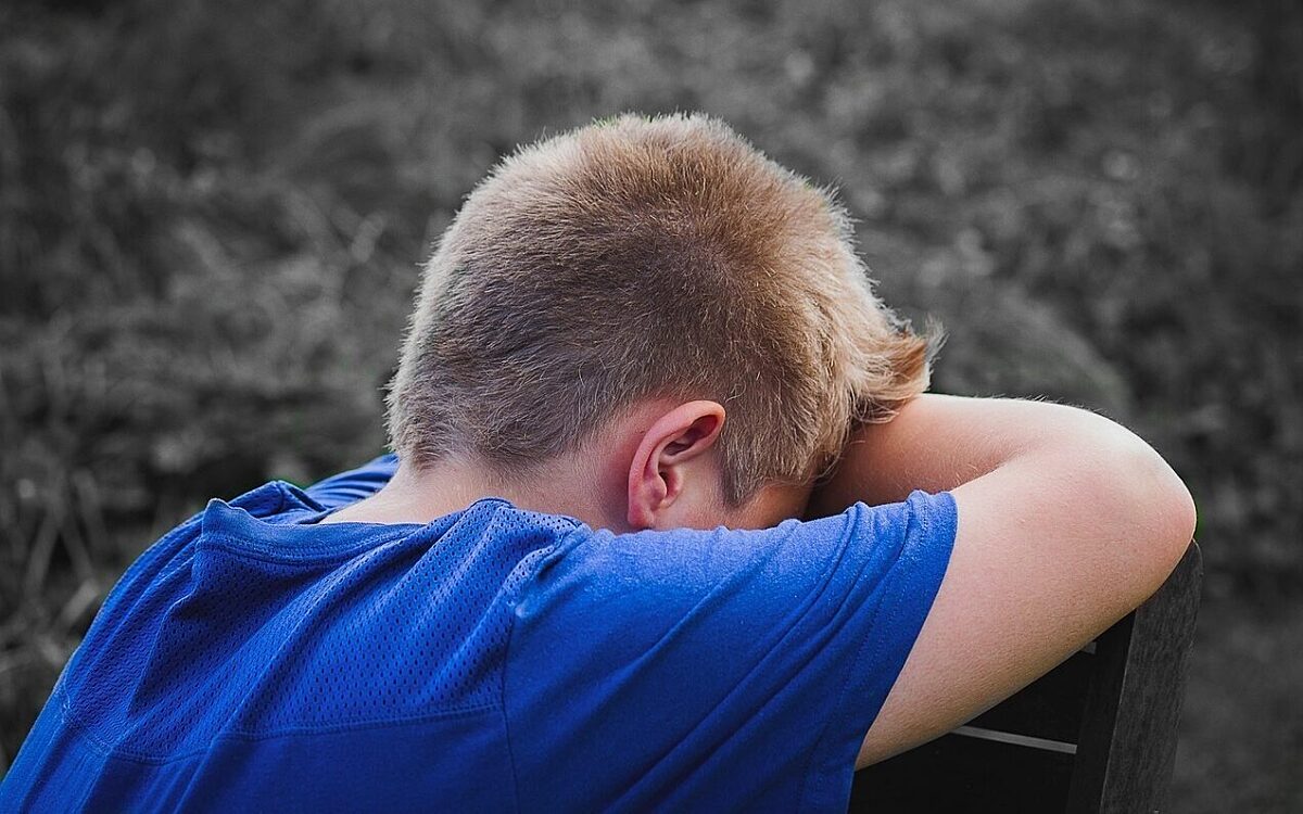 Ein Kind weint Junge Ein Kind weint Junge