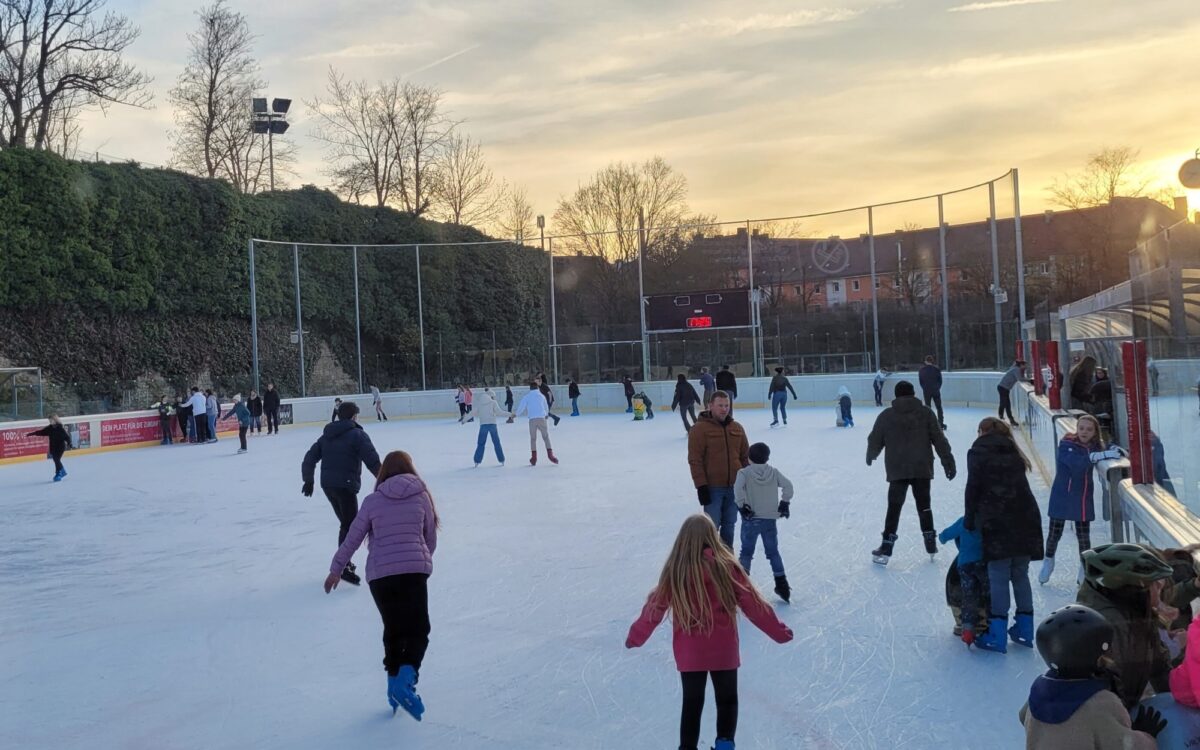 Abendstimmung auf der Würzburger Eisbahn Abendstimmung auf der Würzburger Eisbahn