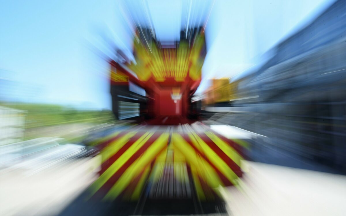 Das ist ein Einsatzfahrzeug der Berufsfeuerwehr Würzburg gezoomt Das ist ein Einsatzfahrzeug der Berufsfeuerwehr Würzburg gezoomt