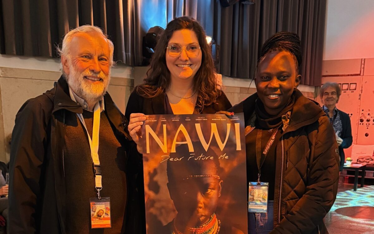 Die Personen auf dem Bild sind: Vallentine Chelluget (Regisseurin, "Nawi"), Caroline Heim (Produzentin, "Nawi") Gerhard Suttner (Filminitiative Würzburg e. V.) (v.r.n.l.) Die Personen auf dem Bild sind: Vallentine Chelluget (Regisseurin, "Nawi"), Caroline Heim (Produzentin, "Nawi") Gerhard Suttner (Filminitiative Würzburg e. V.) (v.r.n.l.)