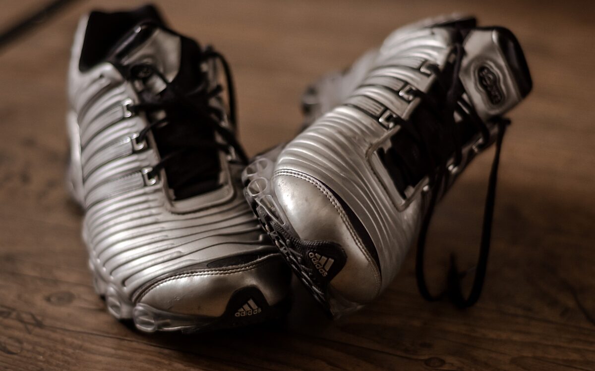 Ein paar Einsame Laufschuhe Ein paar Einsame Laufschuhe