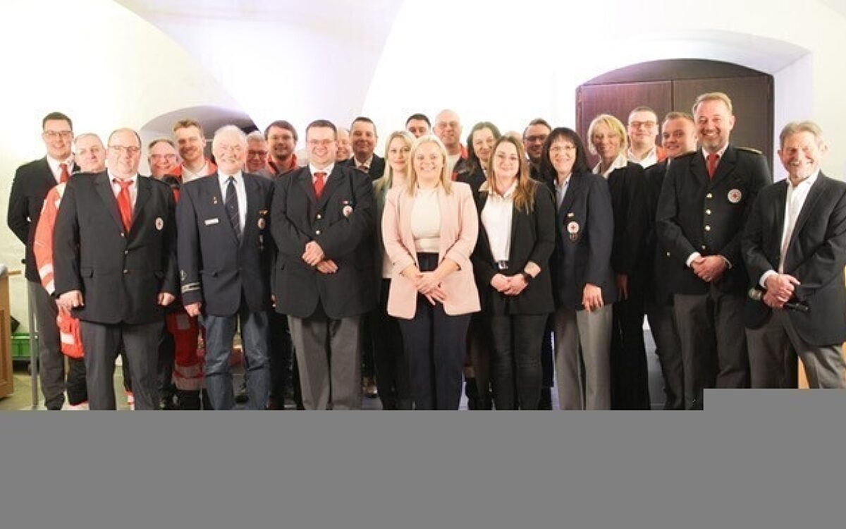 Die ausgezeichneten Fluthelfer des BRK aus dem Landkreis Kitzingen Die ausgezeichneten Fluthelfer des BRK aus dem Landkreis Kitzingen