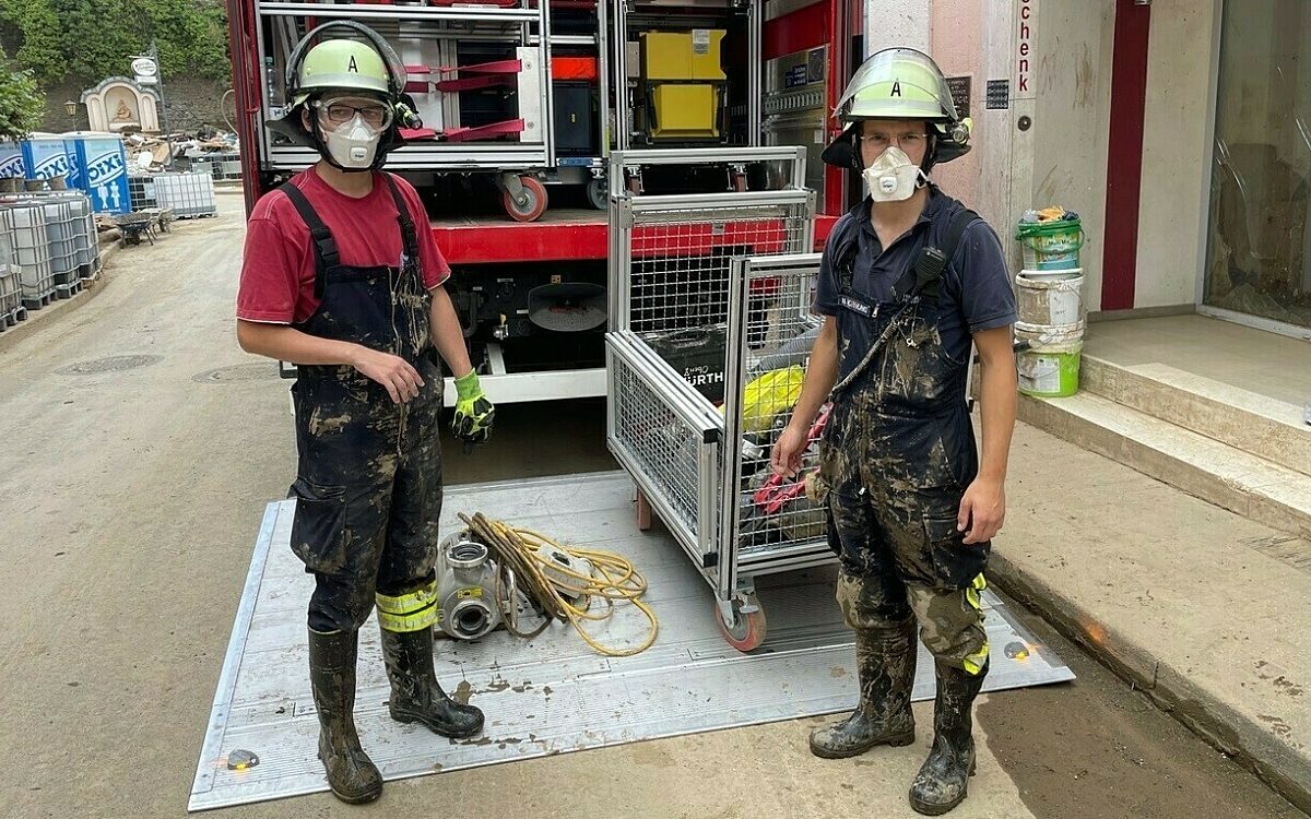 Die Feuerwehr Volkach im Katastrophengebiet 1 Die Feuerwehr Volkach im Katastrophengebiet 1