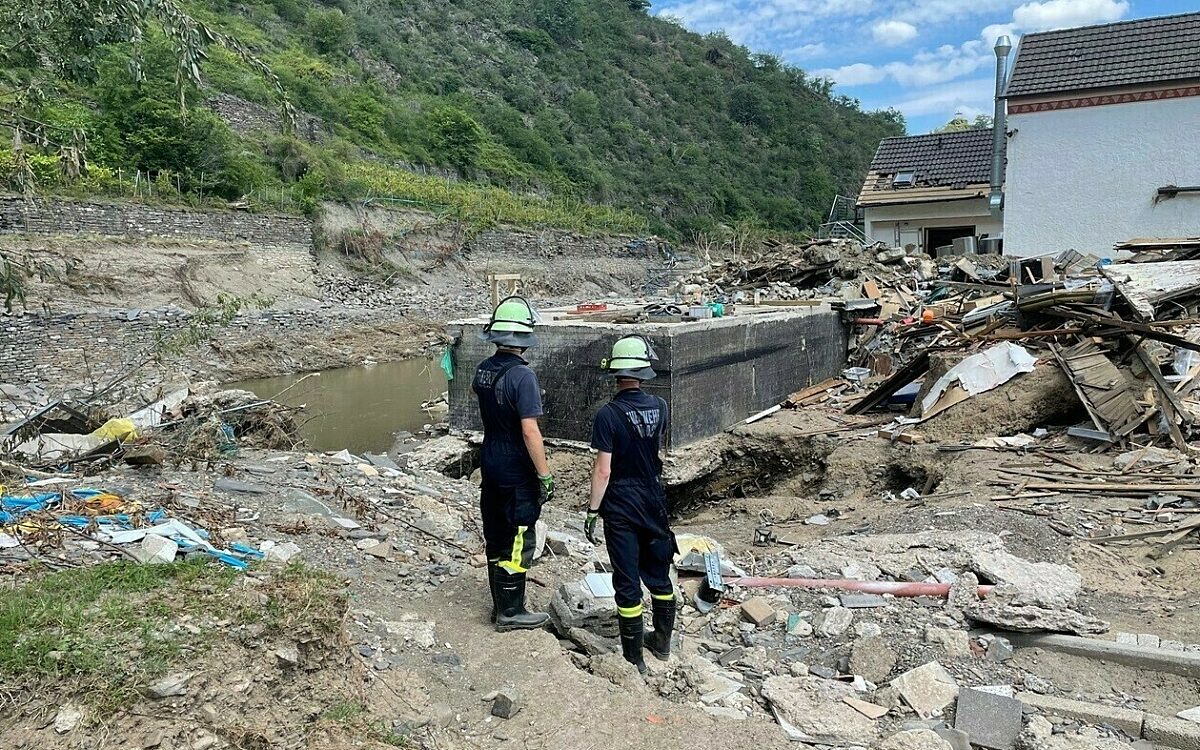 Die Feuerwehr Volkach im Katastrophengebiet 4 Die Feuerwehr Volkach im Katastrophengebiet 4