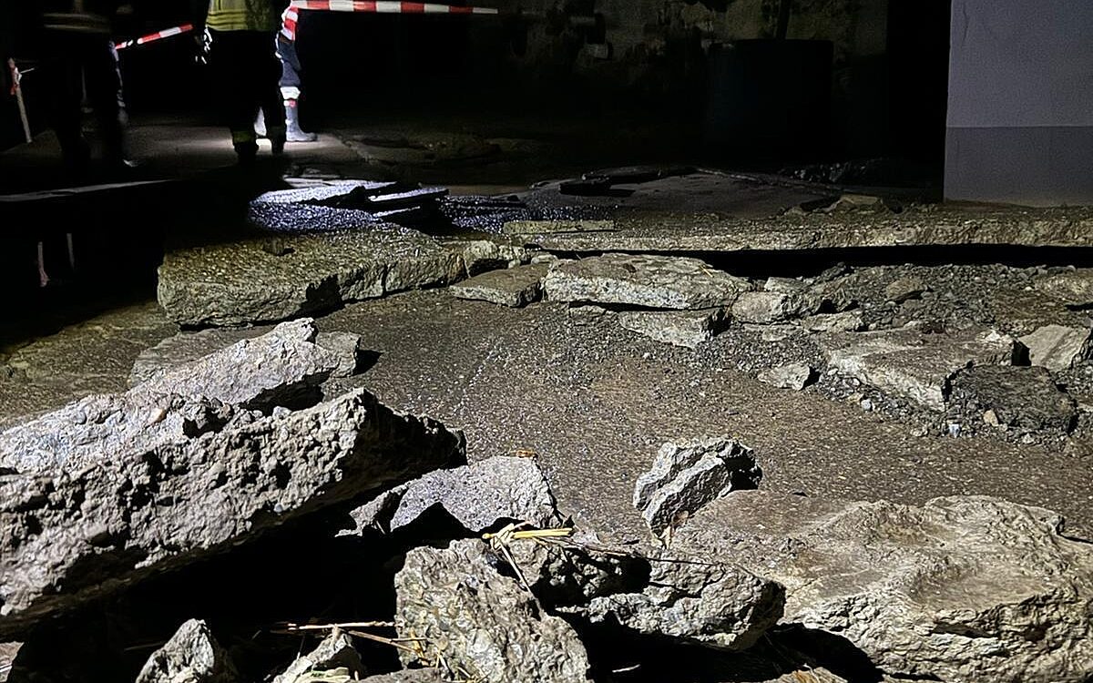 Eine unterspülte Straße in Gänheim Eine unterspülte Straße in Gänheim