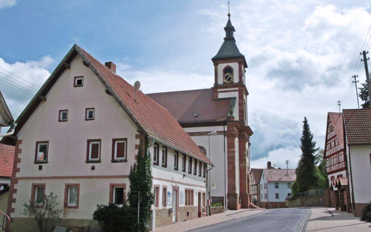 Das Gasthaus Esselbach vor der Sanierung Das Gasthaus Esselbach vor der Sanierung