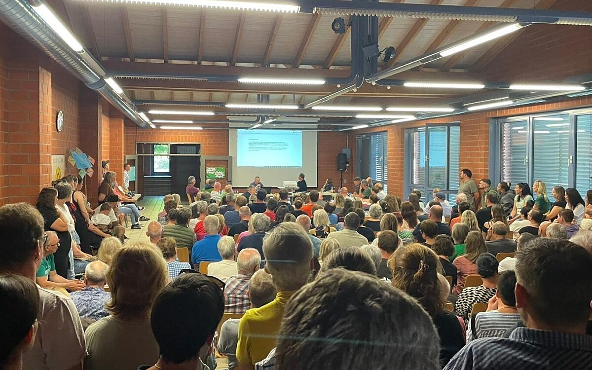 Reges Interesse bei der Gemeinderatssitzung zum Freibad Reges Interesse bei der Gemeinderatssitzung zum Freibad