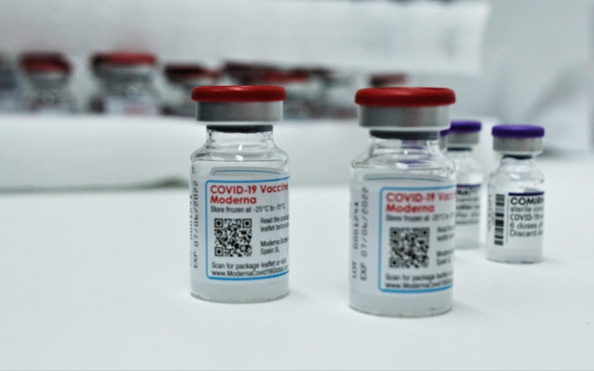 Impfstoff Dosen von Moderna und Biontech Impfstoff Dosen von Moderna und Biontech