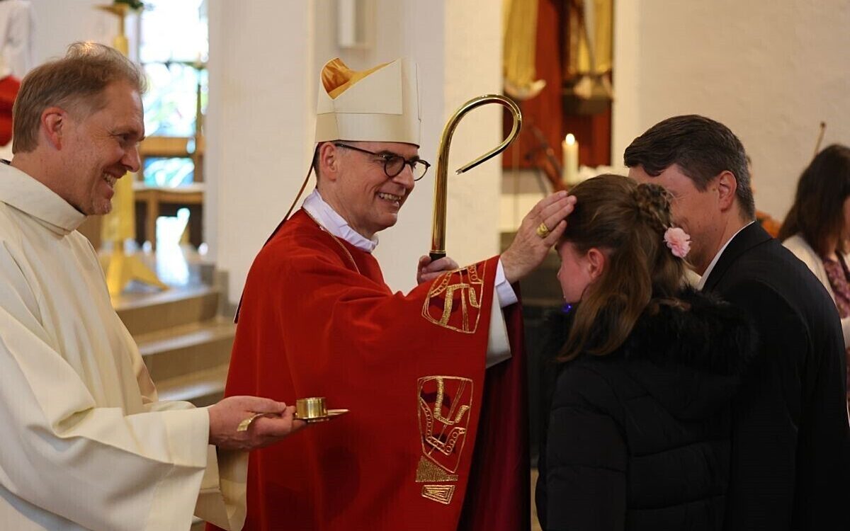 Würzburgs Bischof Franz Jung bei einer Firmung Würzburgs Bischof Franz Jung bei einer Firmung