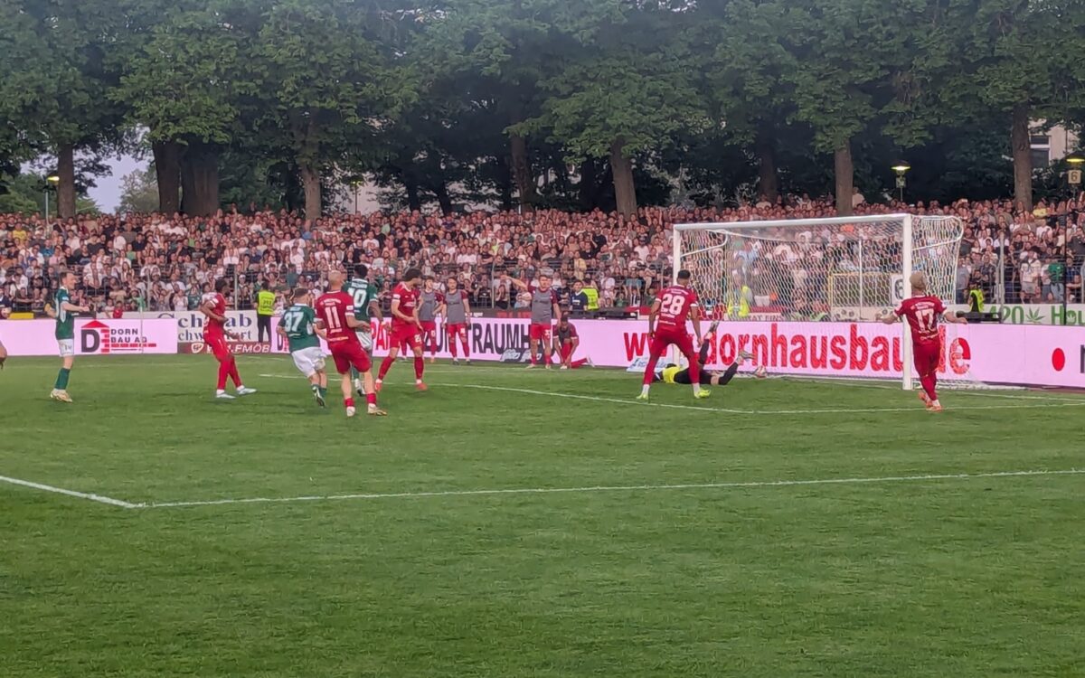 Die Schnüdel beim Treffer zum 2:1 Die Schnüdel beim Treffer zum 2:1