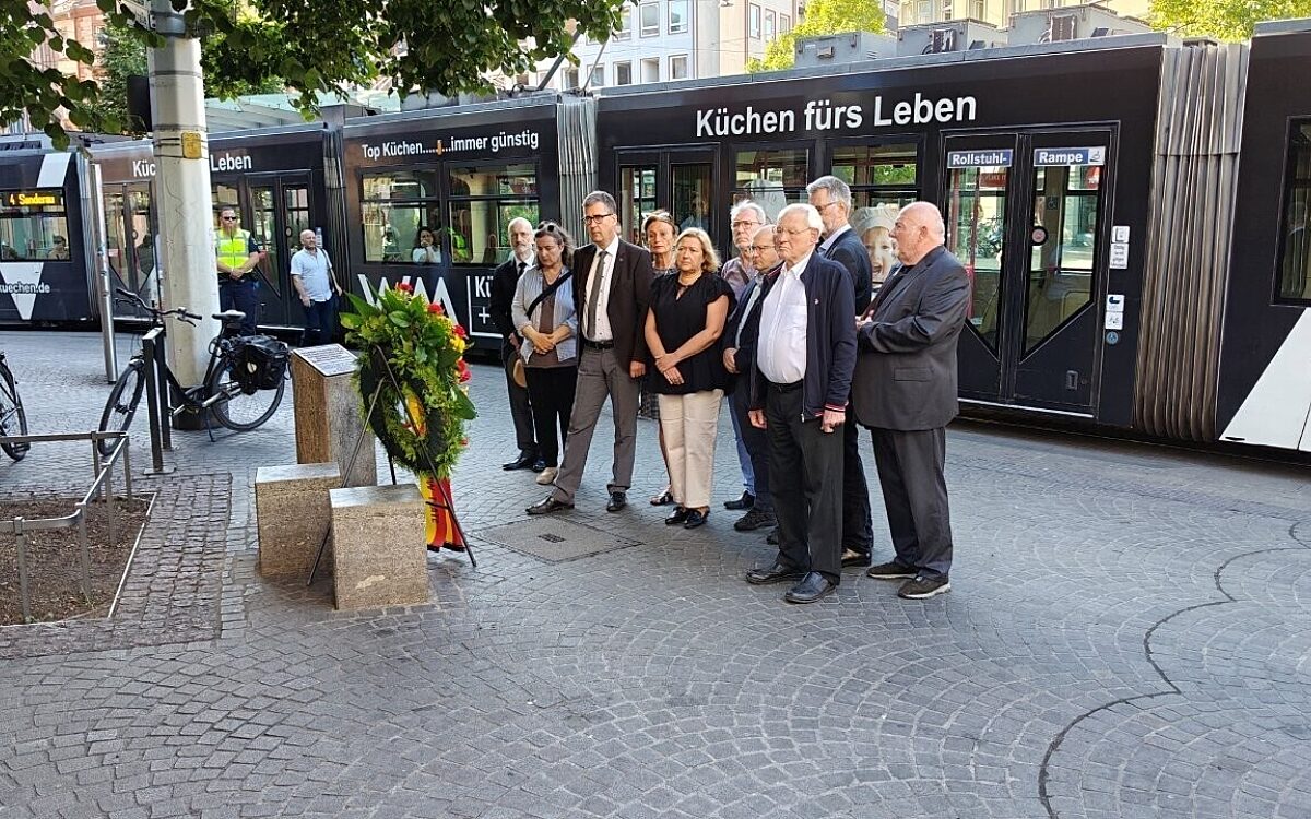 Kranzniederlegung barbarossaplatz 2025 Kranzniederlegung barbarossaplatz 2025