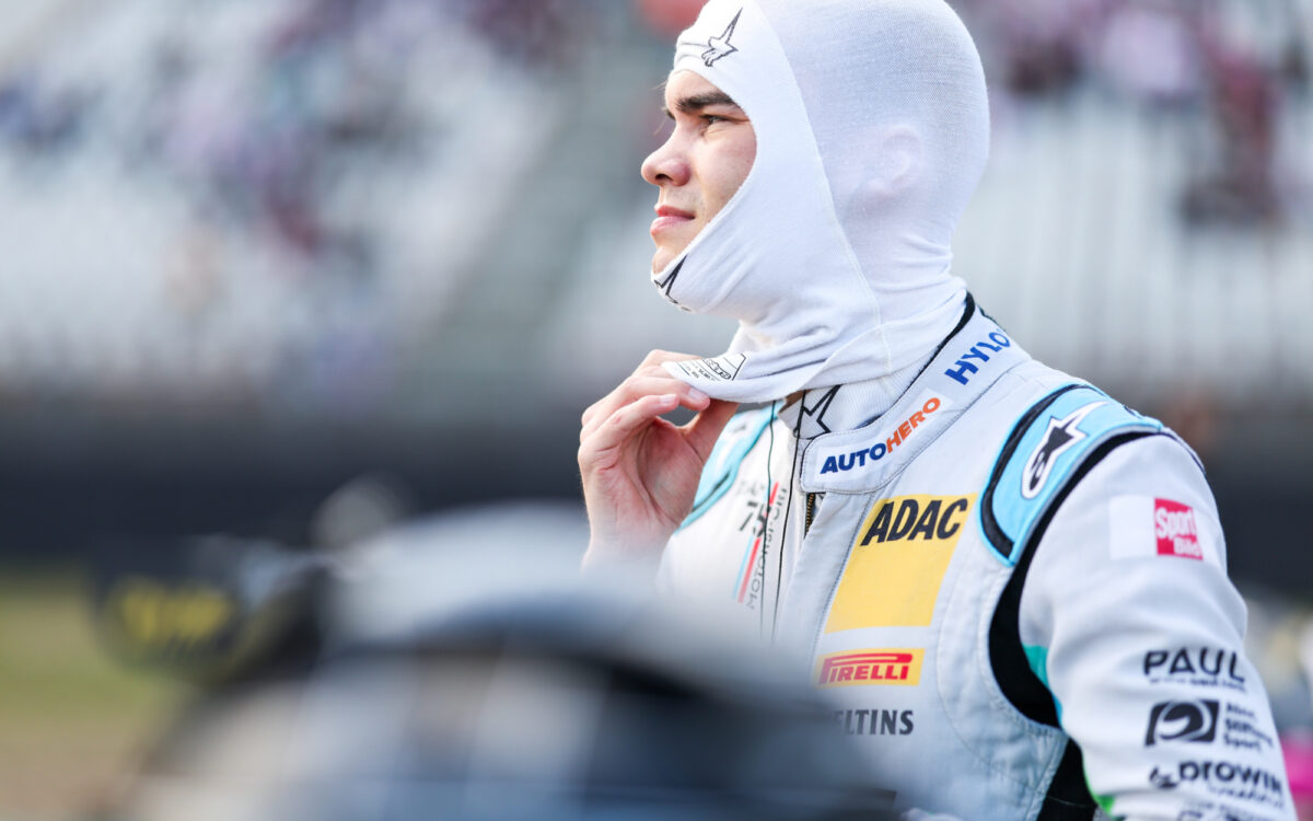 Der Kürnacher DTM-Rennfahrer Laurin Heinrich in seinem Renn-Suit Der Kürnacher DTM-Rennfahrer Laurin Heinrich in seinem Renn-Suit