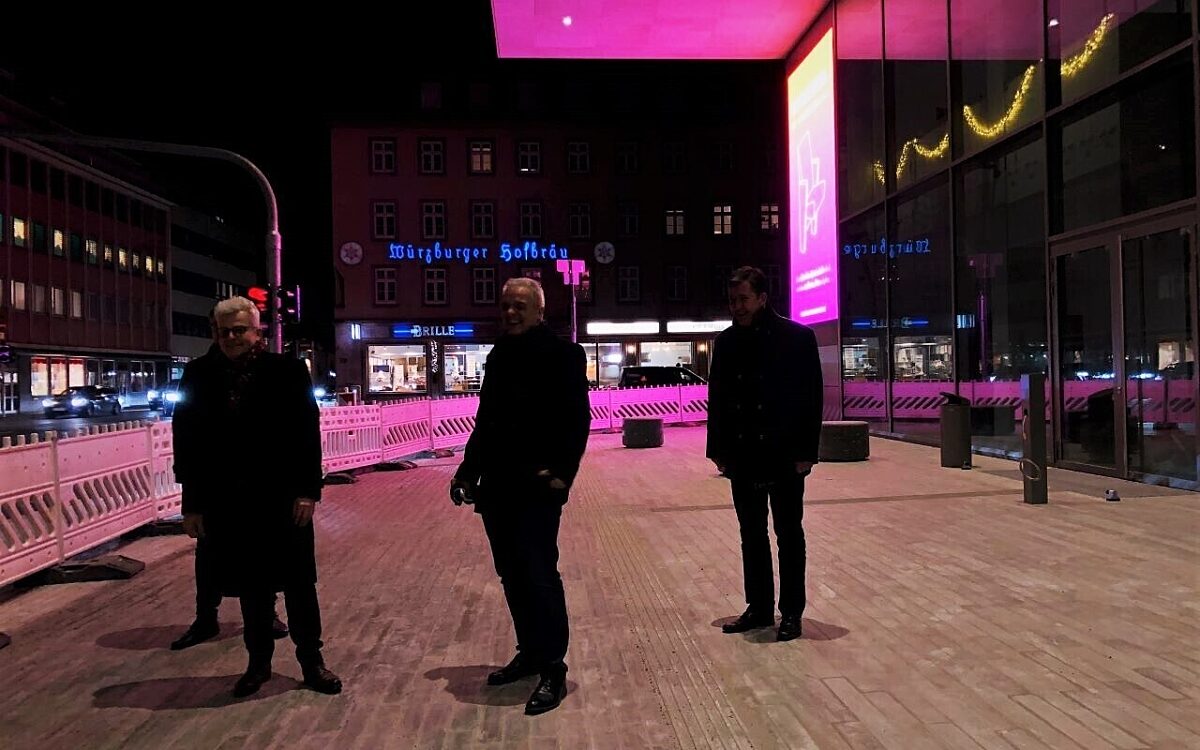 Vorstellung der neuen LED Screens am Mainfranken Theater Vorstellung der neuen LED Screens am Mainfranken Theater