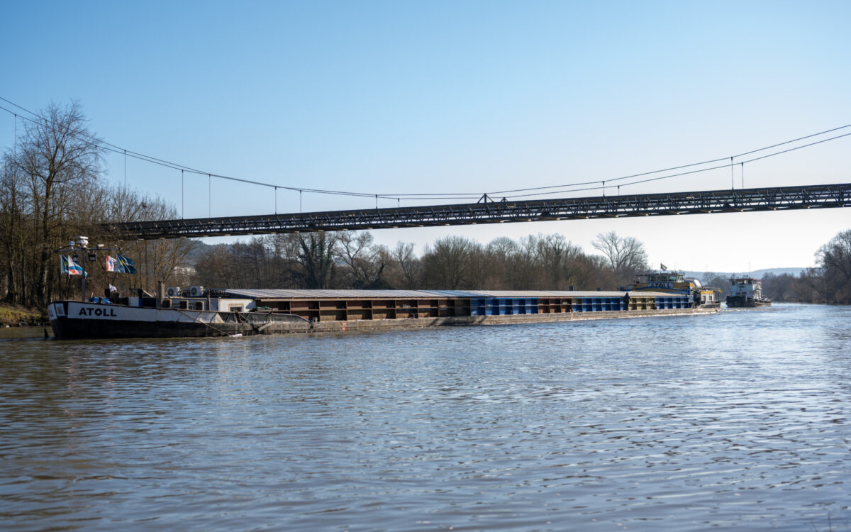 Havariertes Schiff wird freigeschleppt 2 Havariertes Schiff wird freigeschleppt 2