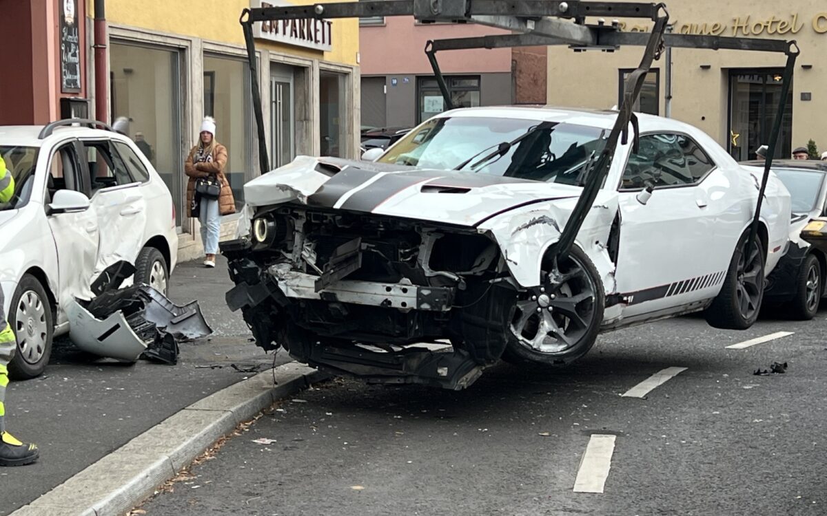 Mit geklautem sportwagen unfall gebaut Mit geklautem sportwagen unfall gebaut