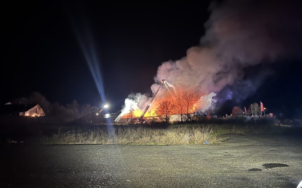 Großbrand in Zellingen an einem Baumarkt Großbrand in Zellingen an einem Baumarkt