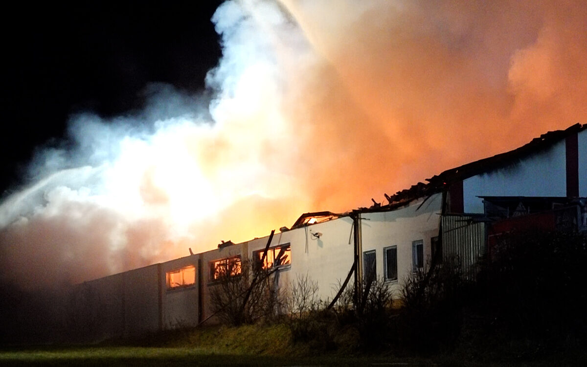 Großbrand in Zellingen an einem Baumarkt Großbrand in Zellingen an einem Baumarkt