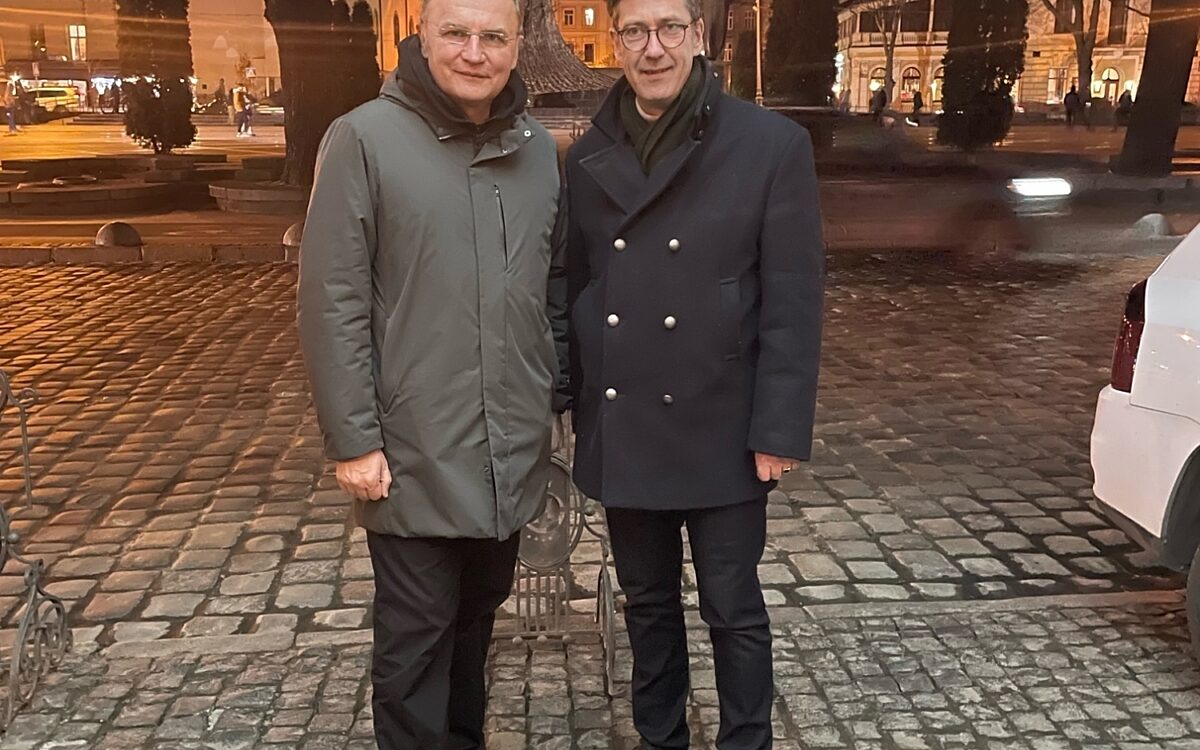 Würzburgs Oberbürgermeister Christian Schuchardt und sein Amtskollege Andrij Sadowyi Würzburgs Oberbürgermeister Christian Schuchardt und sein Amtskollege Andrij Sadowyi