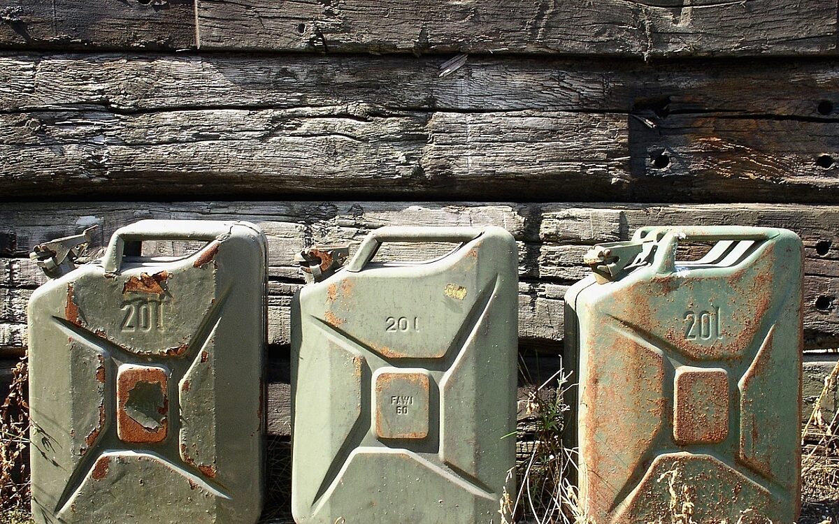 Symbolbild Benzin Kanister Symbolbild Benzin Kanister