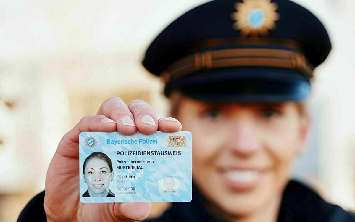 Neuer Dienstausweis der Polizei Unterfranken Neuer Dienstausweis der Polizei Unterfranken