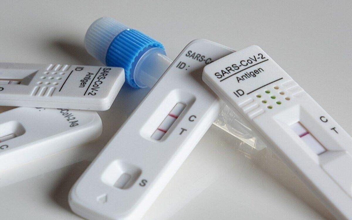 Positive und negative Corona-Selbsttests Positive und negative Corona-Selbsttests