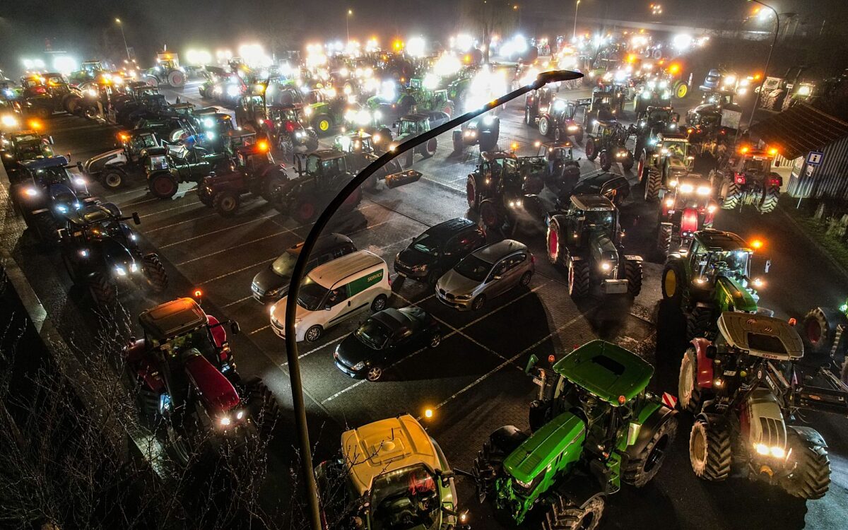 Landwirte demonstrieren mit ihren Traktoren in Hammelburg Landwirte demonstrieren mit ihren Traktoren in Hammelburg