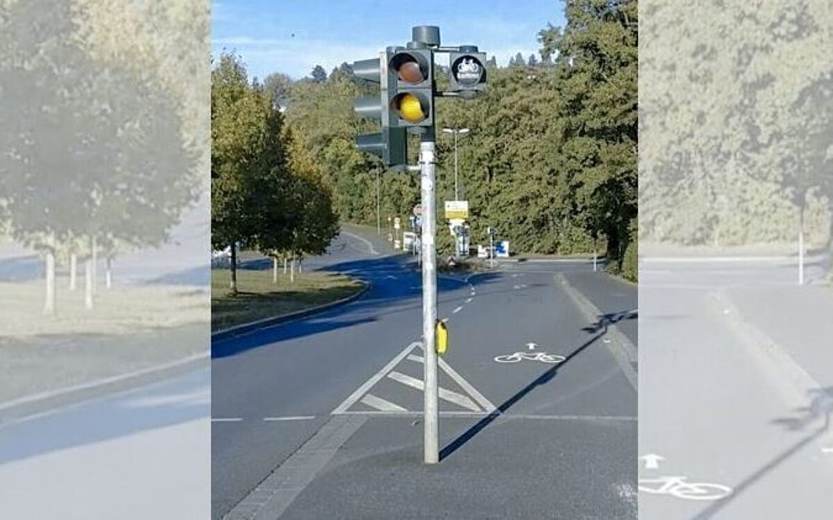 Induktionsschleifen unterstützen den Radverkehr: Die Innovation hier im Bereich der Konrad-Adenauer-Brücke Induktionsschleifen unterstützen den Radverkehr: Die Innovation hier im Bereich der Konrad-Adenauer-Brücke