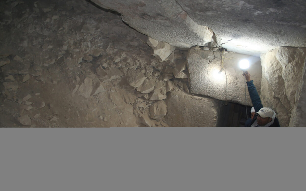Mohamed Khaled leitet die Ausgrabungen an der Pyramide von Sahura. Mohamed Khaled leitet die Ausgrabungen an der Pyramide von Sahura.
