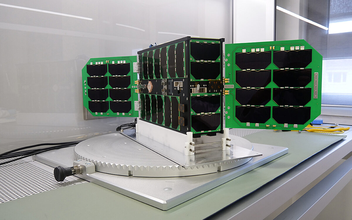 Der Satellit SONATE-2 der Uni Würzburg startet im März 2024 ins All Der Satellit SONATE-2 der Uni Würzburg startet im März 2024 ins All