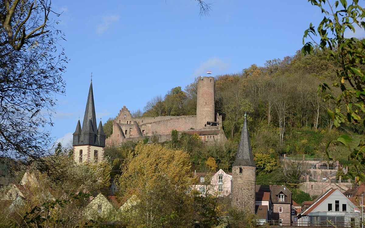 Die Scherenburg-Ruine in Gemünden Die Scherenburg-Ruine in Gemünden