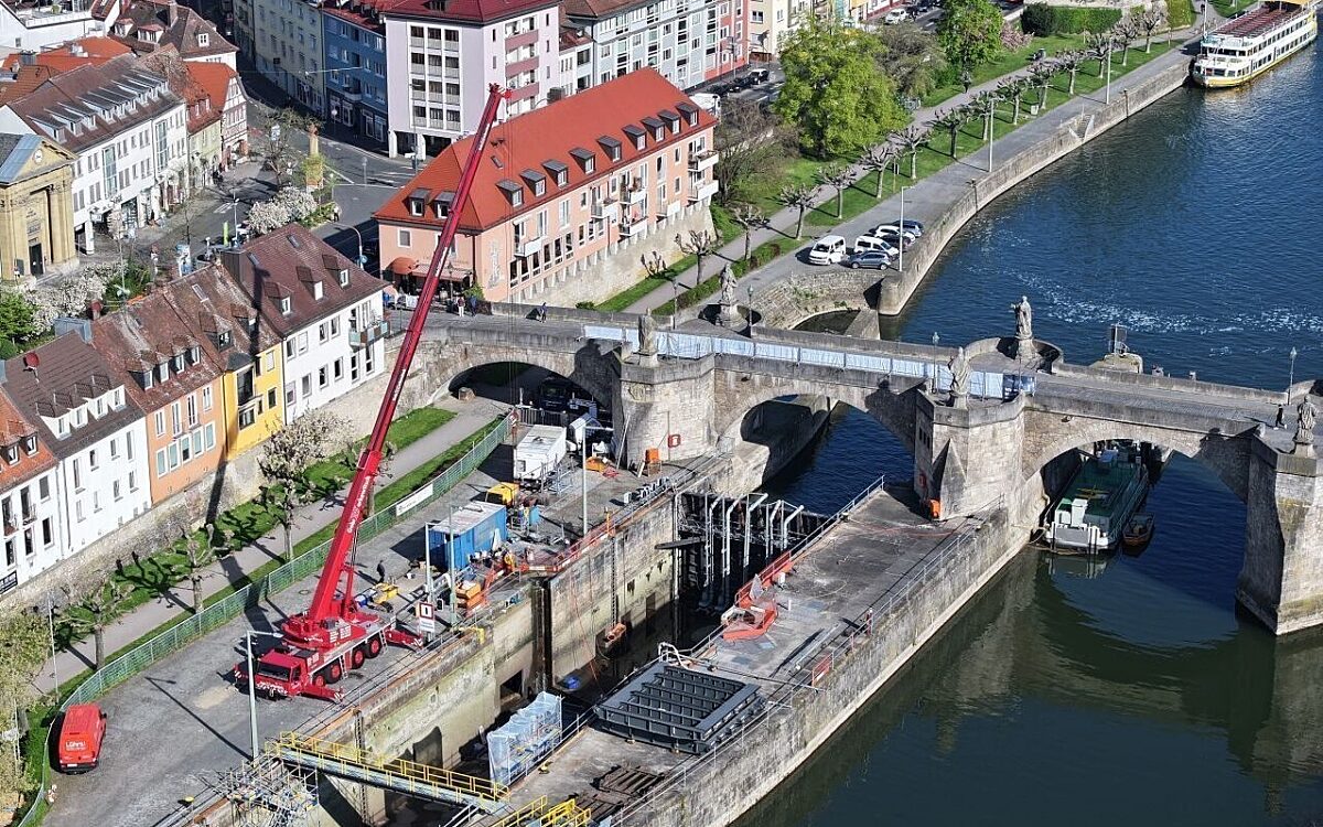 Eine Luftaufnahme der Schleusensperre 2024 in Würzburg Eine Luftaufnahme der Schleusensperre 2024 in Würzburg