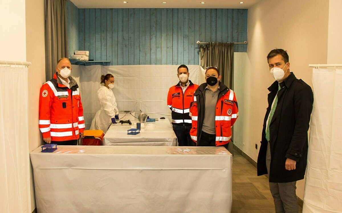 Die neue Corona Schnellteststrecke am Rathaus Die neue Corona Schnellteststrecke am Rathaus