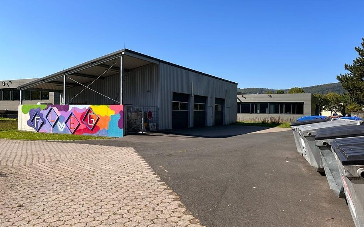 Hier im Bereich der Mülltonnen, am Schulzentrum in Lohr, wurde der 14-Jährige gefunden Hier im Bereich der Mülltonnen, am Schulzentrum in Lohr, wurde der 14-Jährige gefunden