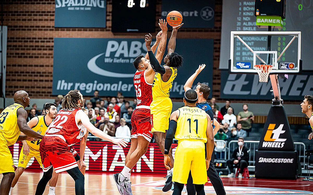 Eine Szene aus dem Spiel Würzburg gegen Oldenburg Eine Szene aus dem Spiel Würzburg gegen Oldenburg