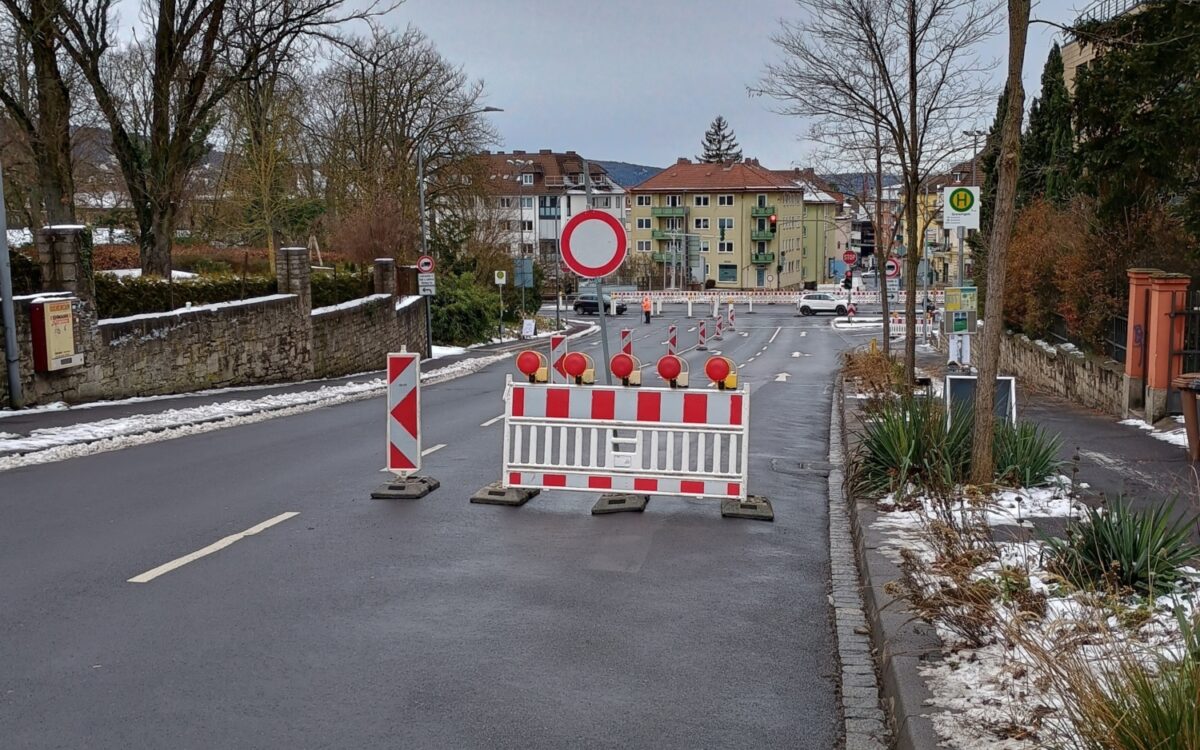 Die Sperrung der Rottendorfer Straße mit Blick von oben nach unten Die Sperrung der Rottendorfer Straße mit Blick von oben nach unten