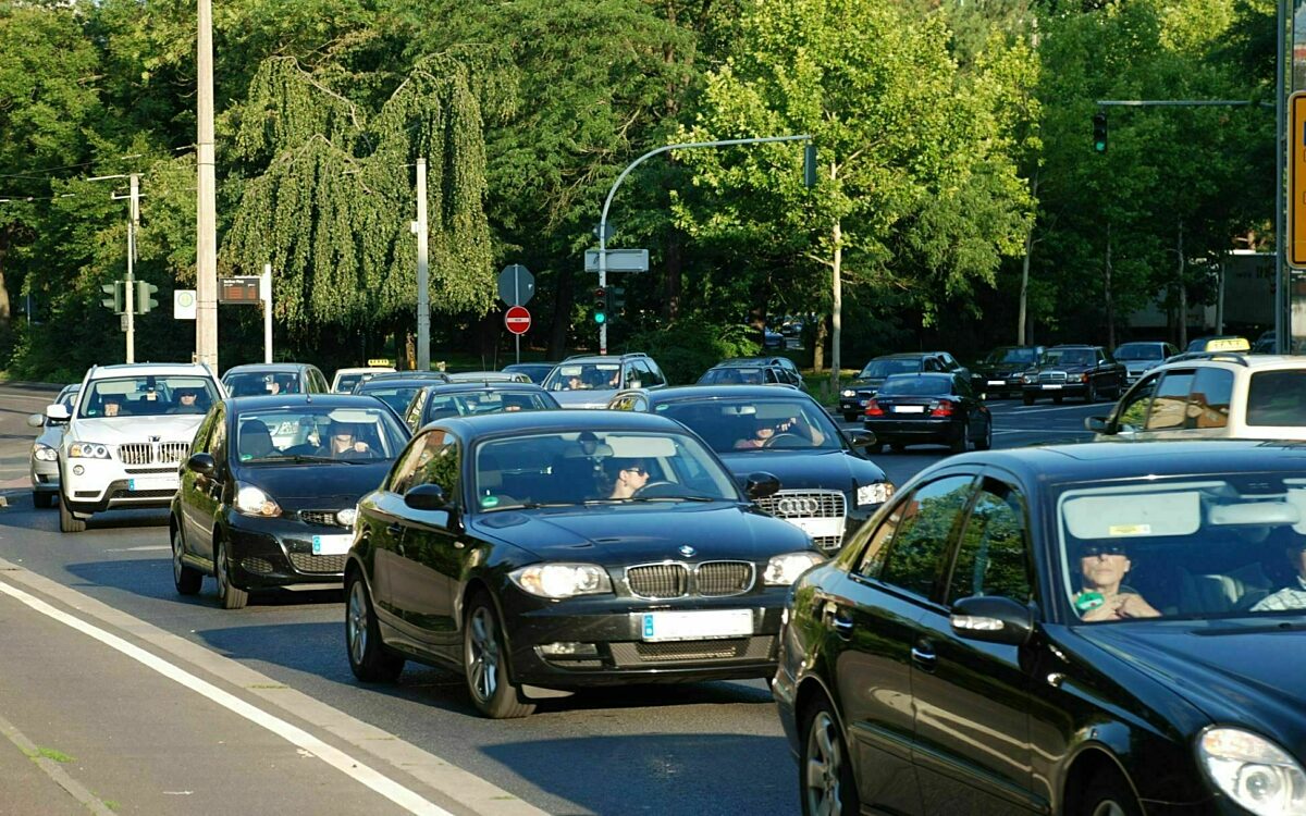 Stau im Stadtverkehr Würzburg auf dem Haugerring Stau im Stadtverkehr Würzburg auf dem Haugerring