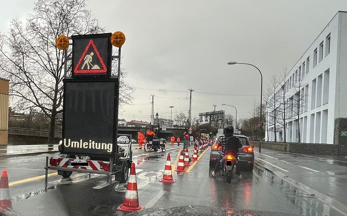 Stau in der Schweinfurter Straße in Würzburg Stau in der Schweinfurter Straße in Würzburg