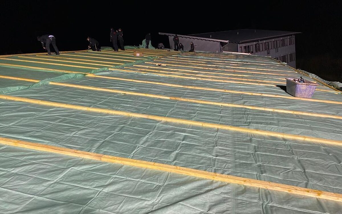 Das kaputte Dach der Erich-Kästner-Schule Kitzingen Das kaputte Dach der Erich-Kästner-Schule Kitzingen