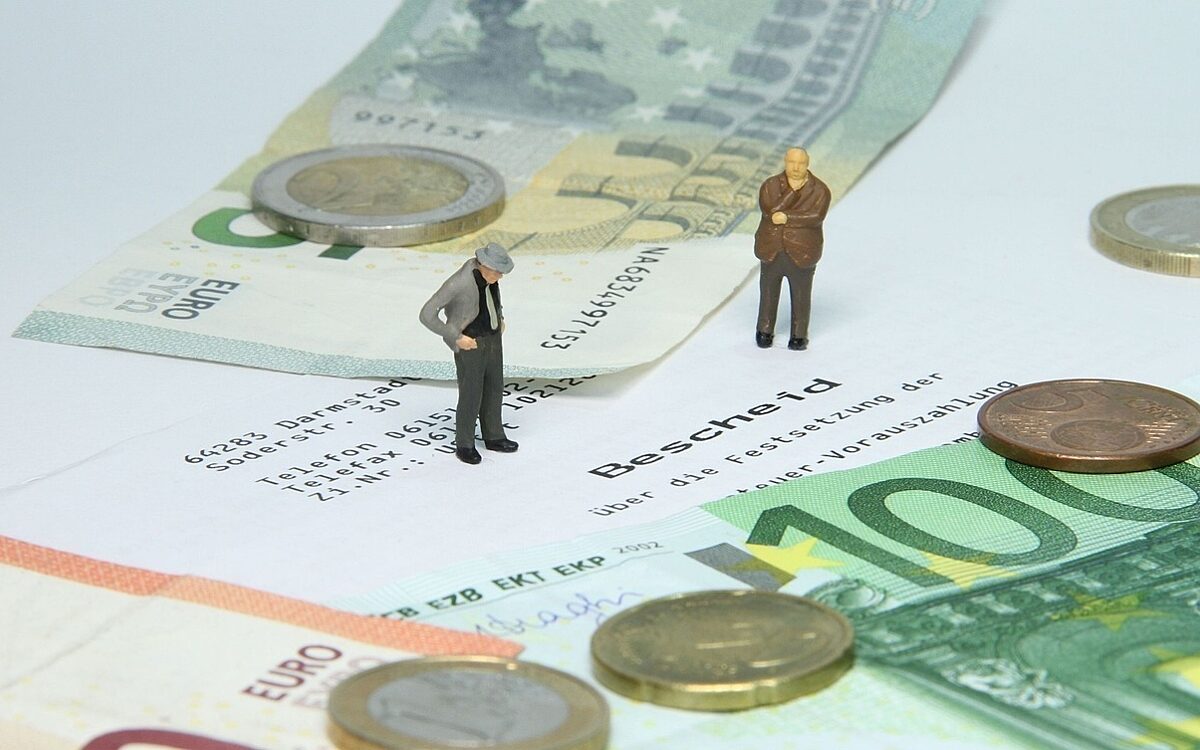 Steuerbescheid Geld Finanzamt Steuerbescheid Geld Finanzamt